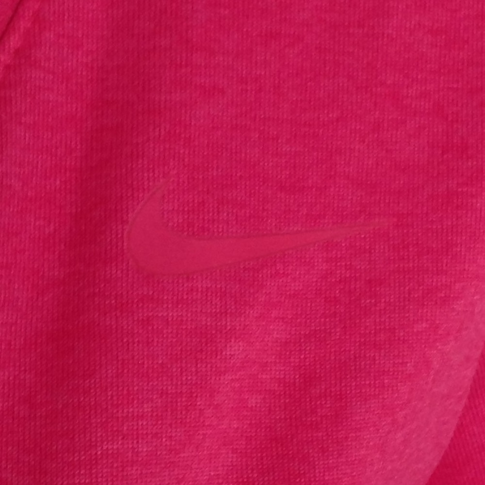 The Nike Tee Athletic Cut Dri-Fit Size Medium - Picture 2 of 5